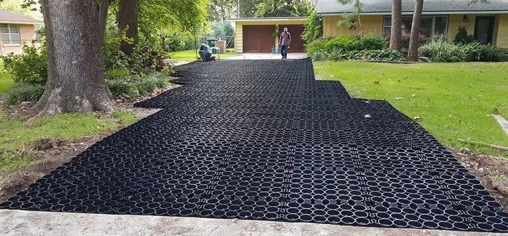 Benefits of Alternative Materials for Outdoor Paving in Restaurant Designs